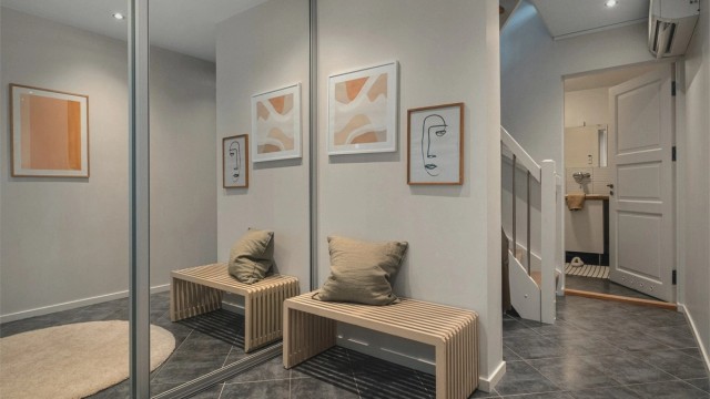 Fliser på gulv med gulvvarme, i tillegg er det nylig montert ny varmepumpe