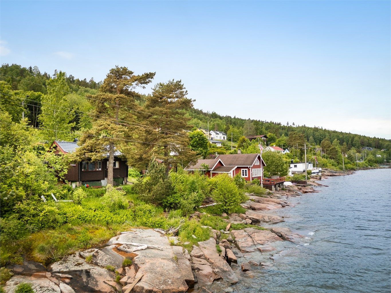 Eiendommen ligger idyllisk til ved Drammensfjorden. Fotograf: Stine Prøitz Jørgensen