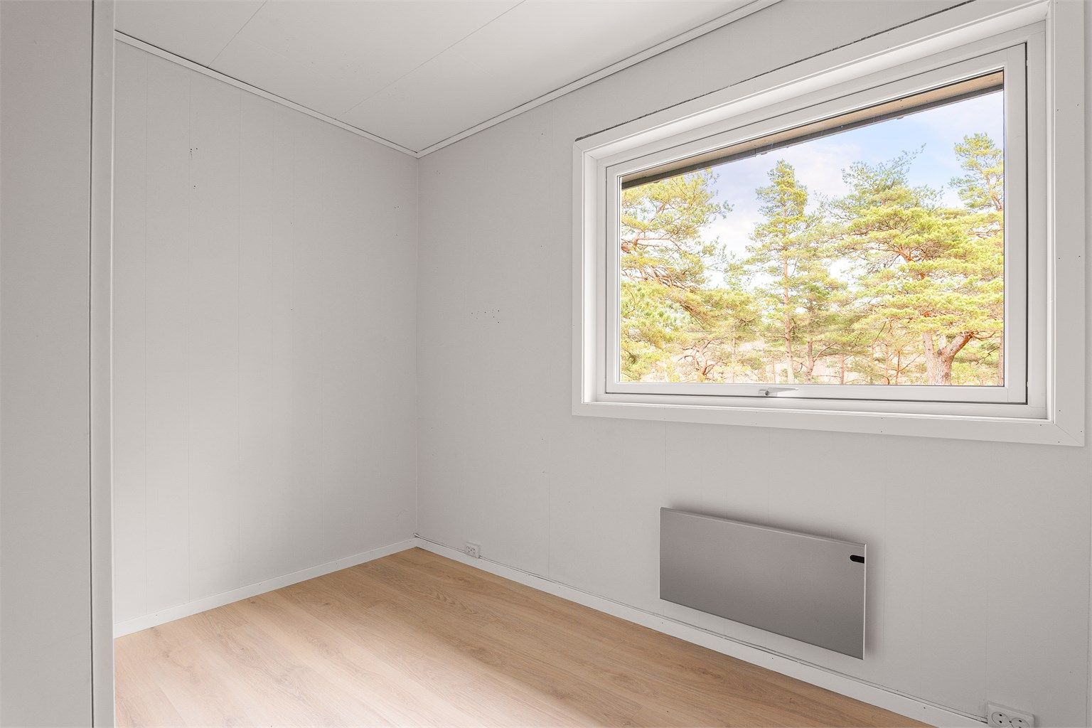 Dette og tilstøtende soverom er begge på ca. 8 kvm.