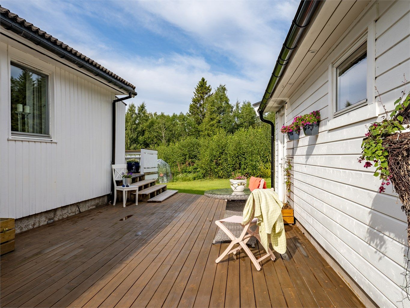 Platting mellom hus og garasje