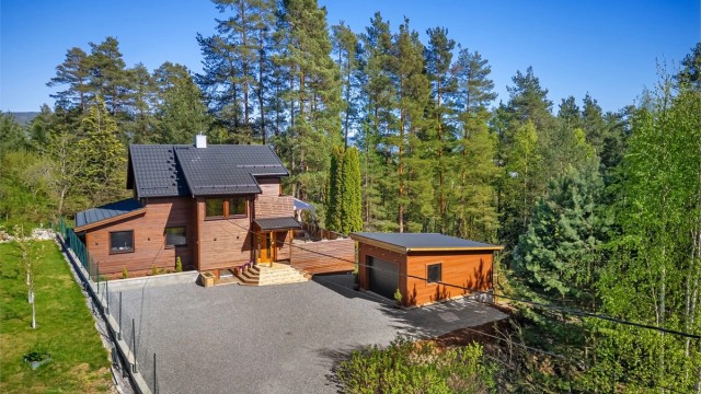 Spennende og stilfull enebolig med fire soverom beliggende i et attraktivt boligområde
Foto: Emotional Landscape Production Ole Thoresen