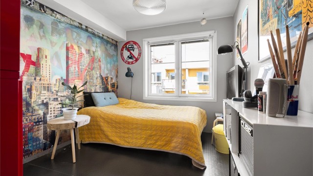 Hovedsoverom med plass til dobbeltseng og nattbord