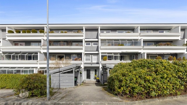 Velkommen til Tennisveien 17 presentert av Zander Polderman v/Eiendomsmegler Krogsveen.