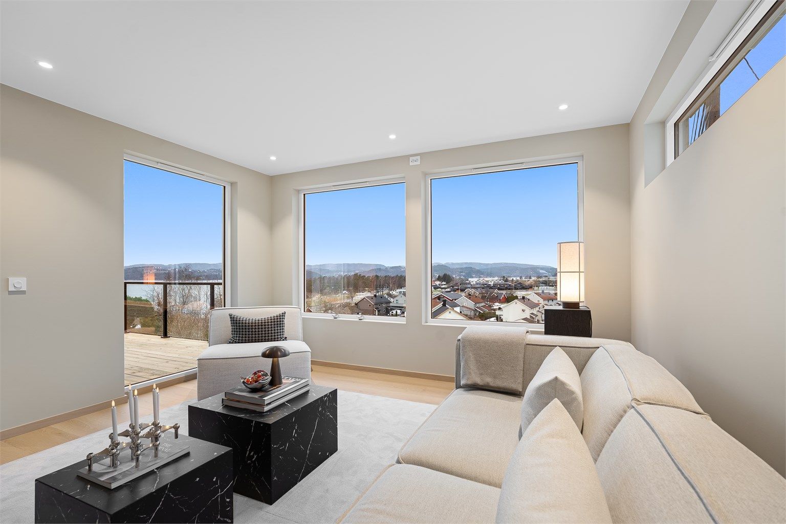 Sofagruppe med utsikt