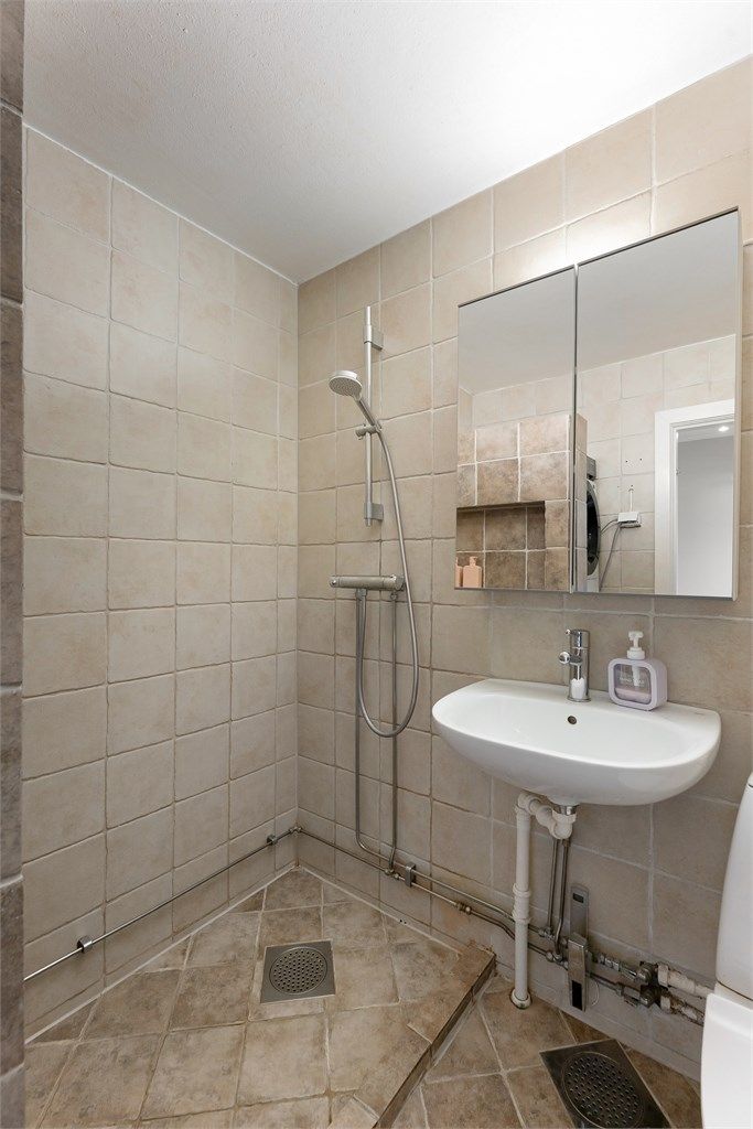 Rommet har en funksjonell og arealeffektiv utforming.