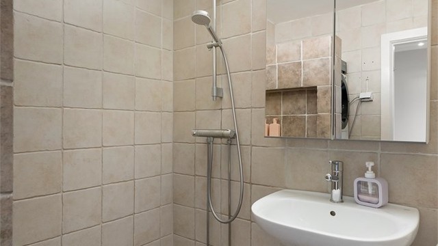 Rommet har en funksjonell og arealeffektiv utforming.