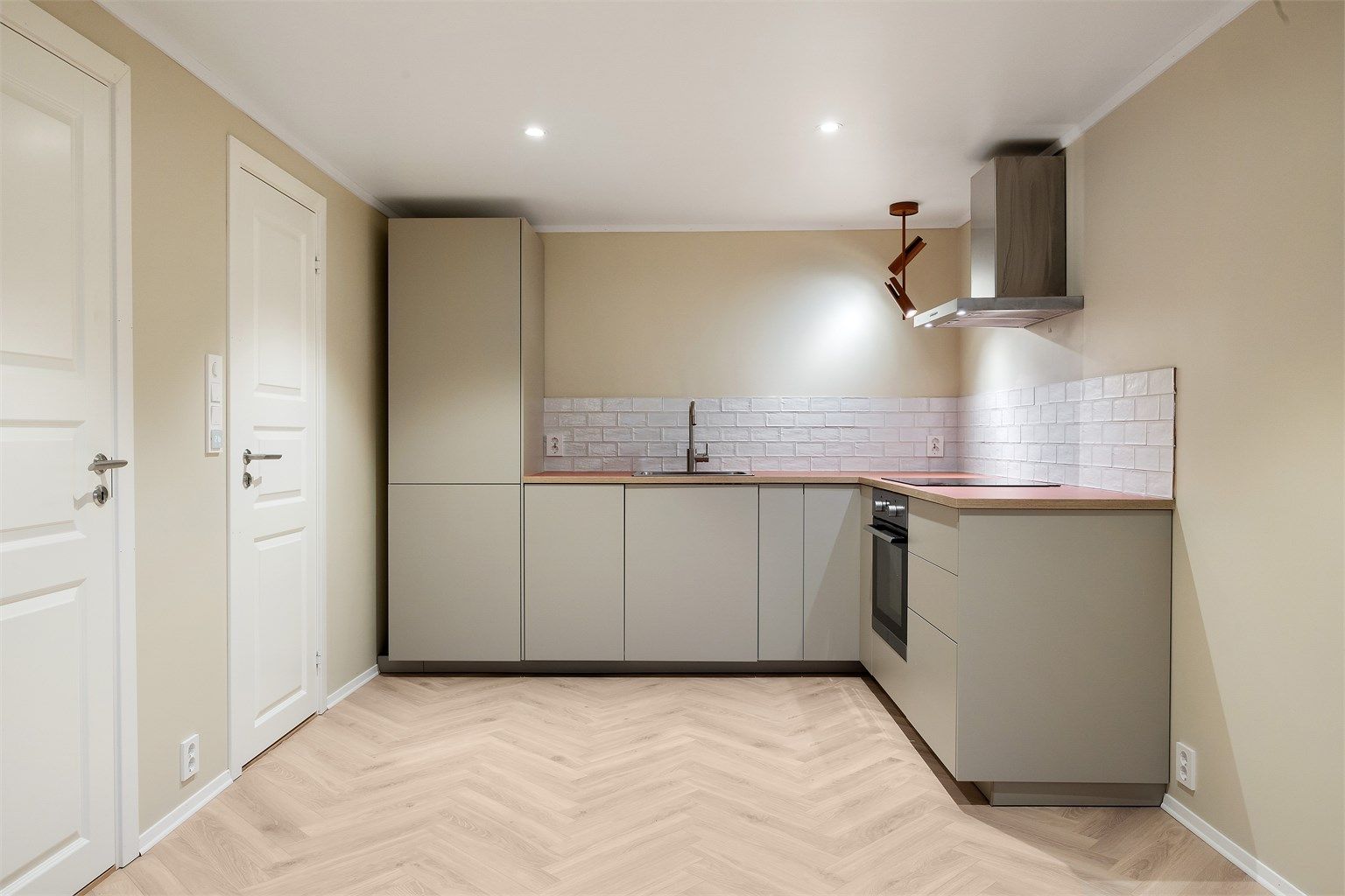 Stilsikkert og moderne kjøkken av høy kvalitet. 