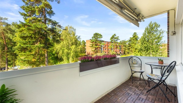 Velkommen til Bølerskogen 8!
Lekker 3-roms/opprinnelig 4-roms leilighet i 3. etasje.