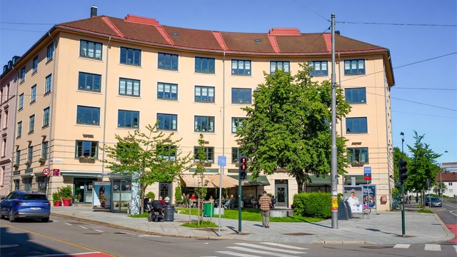 Området kjennetegnes av vakre, klassiske bygårder, et levende bymiljø og et rikt utvalg av sjarmerende nisjebutikker og hyggelige kaféer.