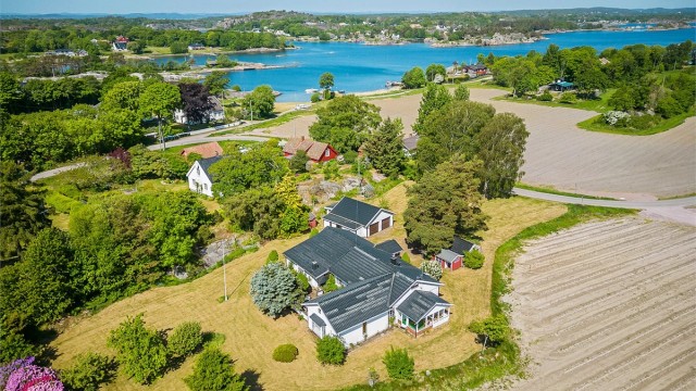 Fantastisk tomt i Lilleskagveien på attrakive Hvasser. Her bor du i vakker natur og har nydelige områder rundt deg. (Fotograf Kristian Bollæren/Fotofinish).