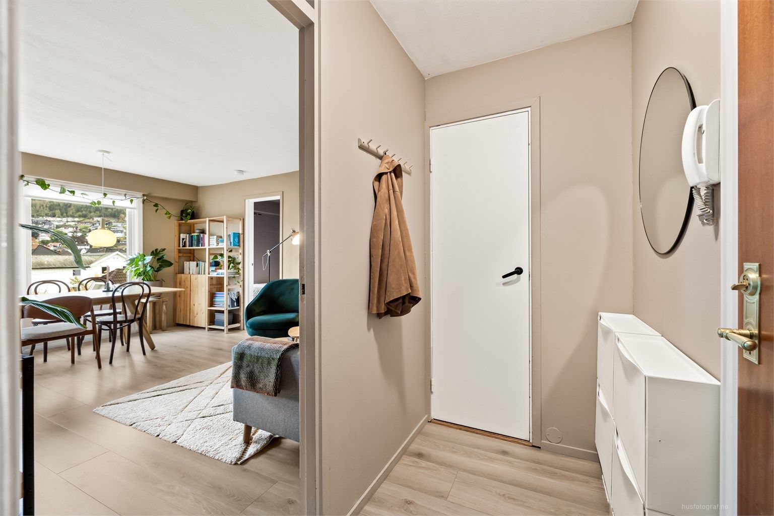 Entré med dørcallinganlegg 