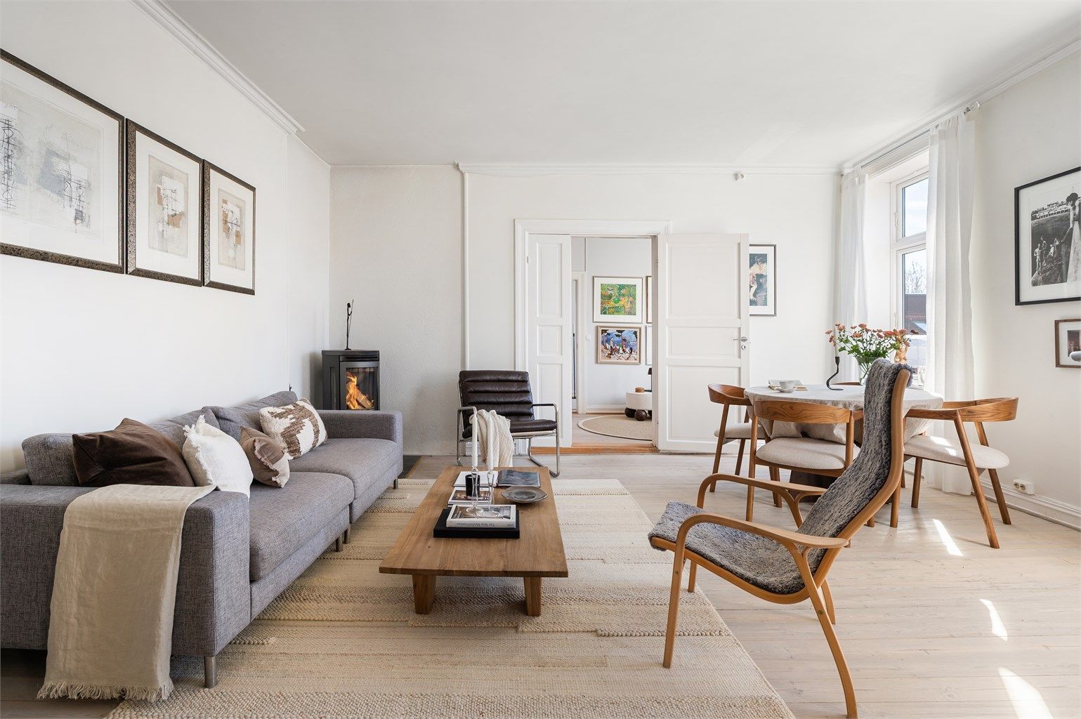 Dette er en rålekker 4-roms toppleilighet med ettertraktet beliggenhet på Grünerløkka. 