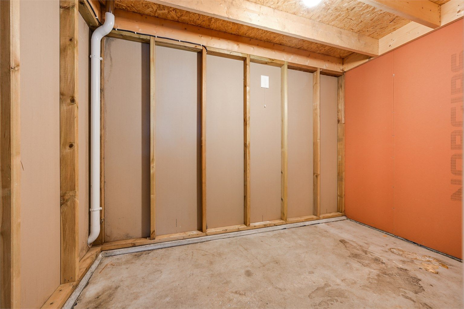 Sportsboden gir praktisk oppbevaring for sykler og utstyr.