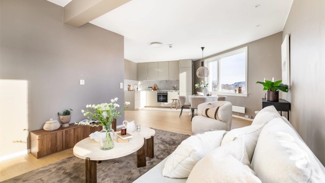 Leiligheten er nyrenovert og kanskje den best beliggende i hele bygget; i enden av øverste etasje - med hybel!
Fotograf; Børge Oppegård.