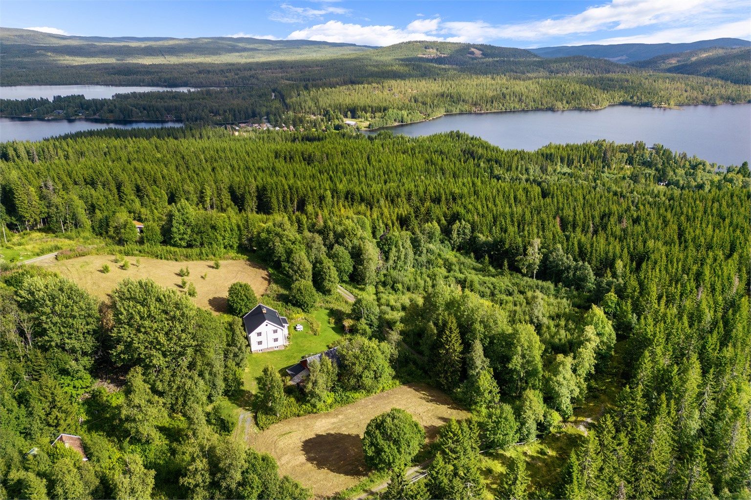 Skjerva er et fint område for blant annet padling, fiske og bading, og det finnes muligheter for å bruke kajakk og kano. 
Om vinteren prepareres det skiløyper i området av Skjerva løypelag. 