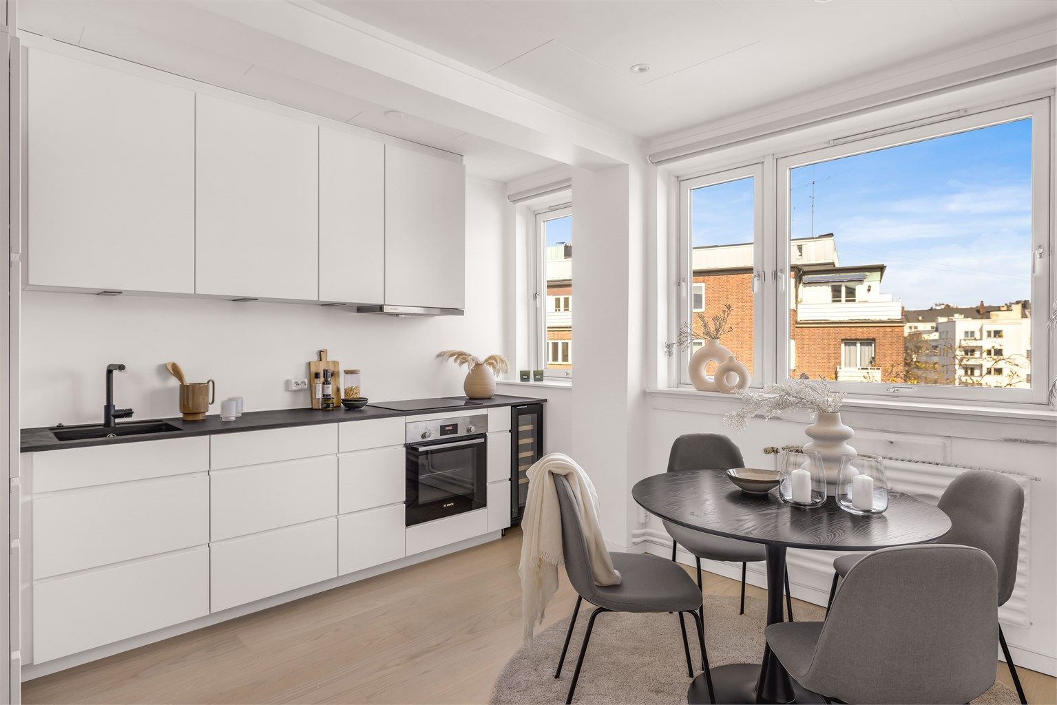 Boligen har en optimal planløsning med lys og luftig romfølelse. Foto: Bjørnar Solberg.