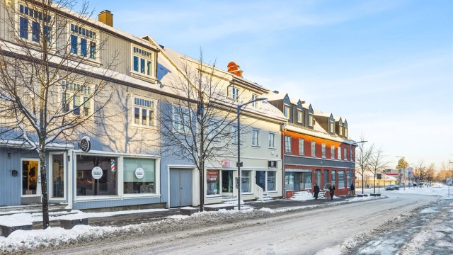 Fasade av bygget - Her bor man sentralt til på Strømmen med kort vei til tog, butikker og restauranter.