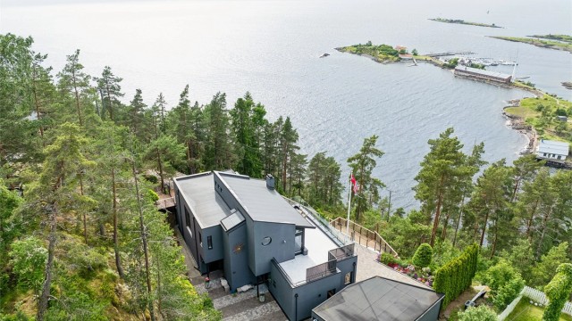 Eiendommen har en særdeles attraktiv beliggenhet innerst i en blindvei.