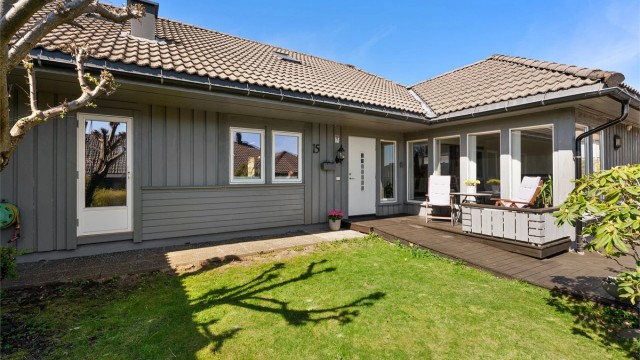 Espen Bjørndahl/Krogsveen presenterer Knarreviktoppen 15 - En flott familiebolig på Søm i rolig og etablert boligområde.