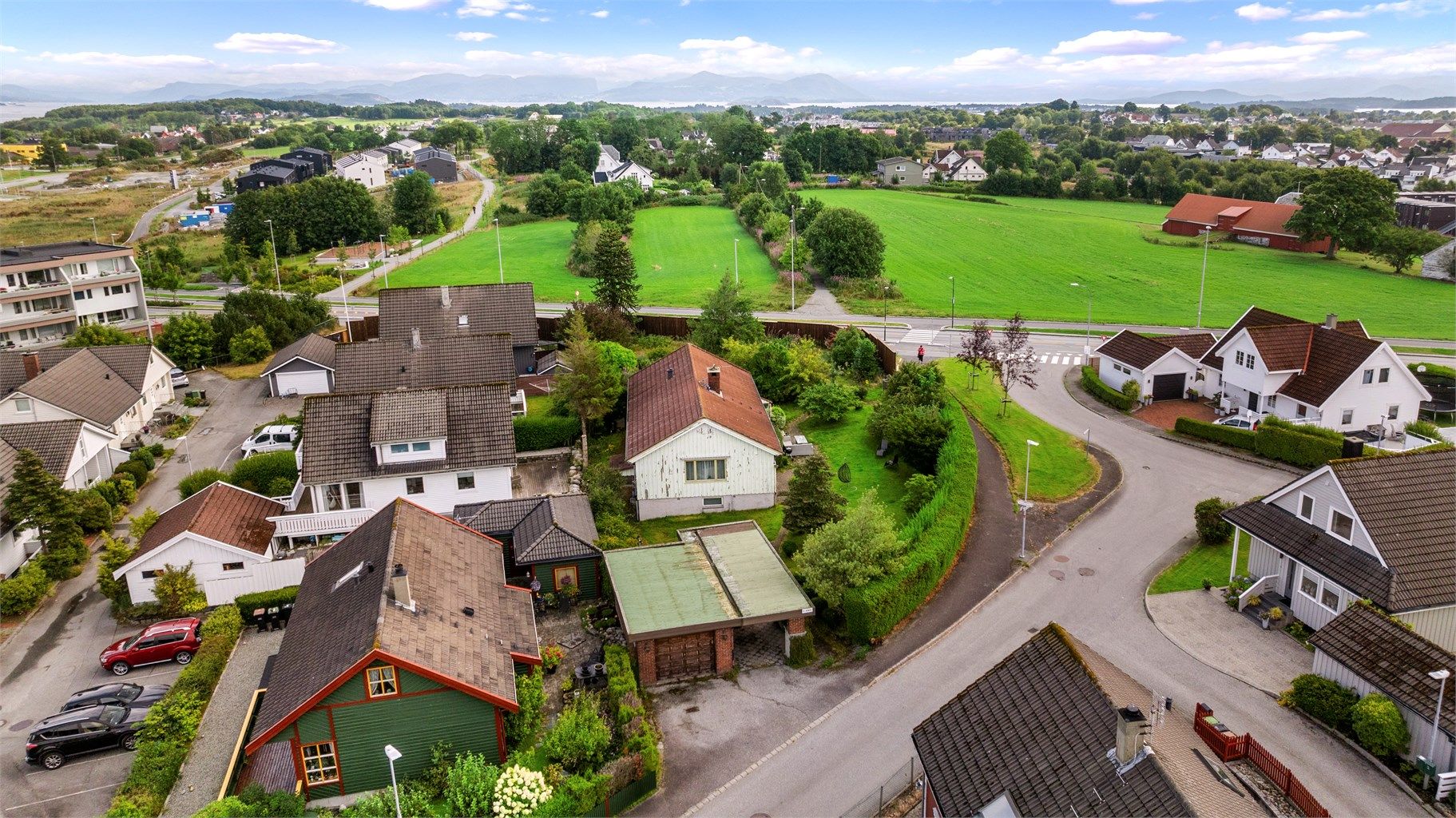 Enebolig med behov for oppussing.