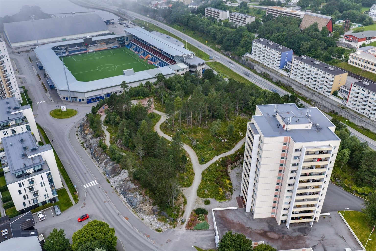 Color Line Stadion og Sparebanken Møre Arena ligger kun 500 meter unna.