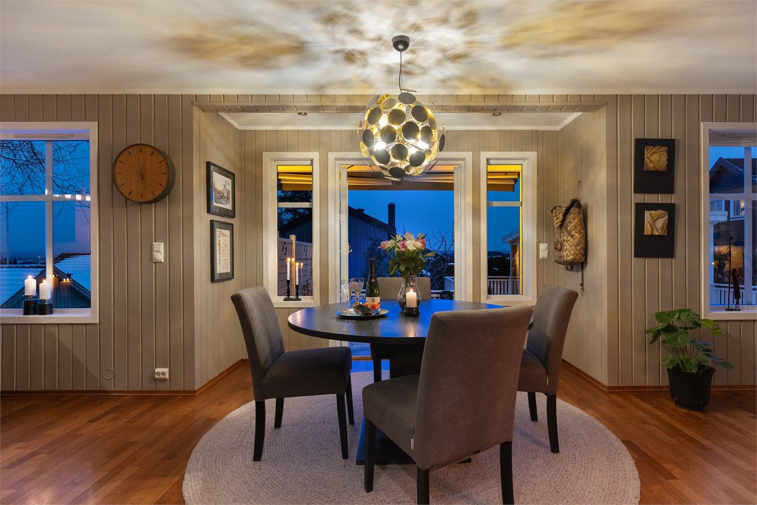 Kveldsstemning i spisestuen