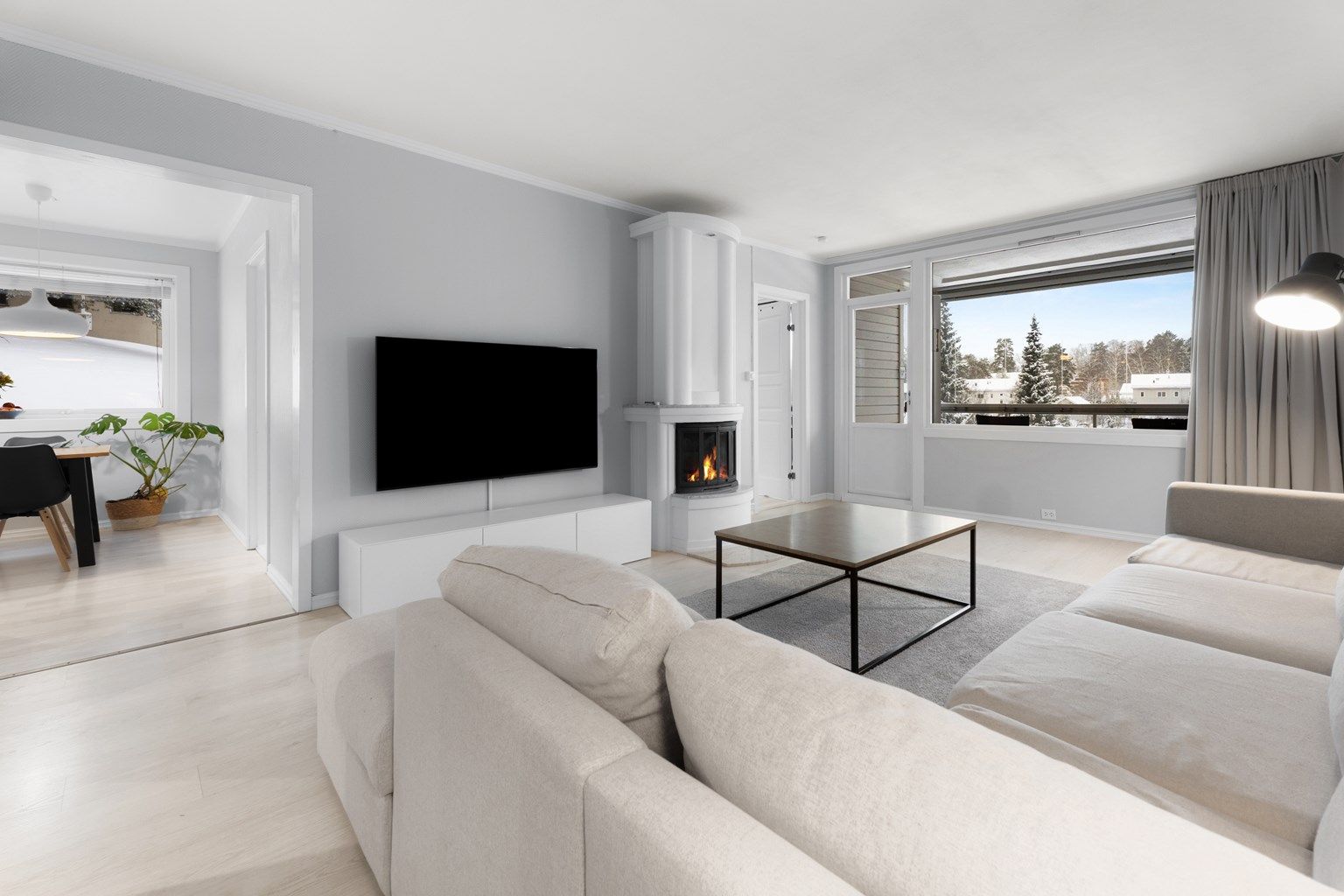 Lys og arealeffektiv 3-roms med solrik sydvestvendt innglasset veranda -  Enkel adkomst og Ingen gjenboere.