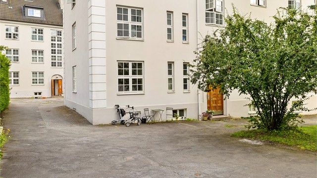 Bygget er tegnet av arkitektene Morgenstierne & Eide og har et flott utseende fra tidlig 1900 tall.