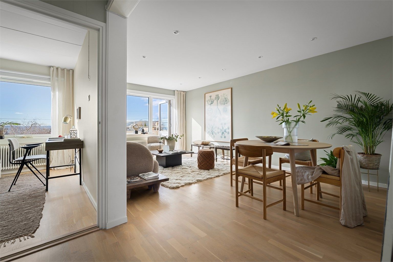 Her bor du usjenert og skjermet til i øverste etasje med nydelig utsikt