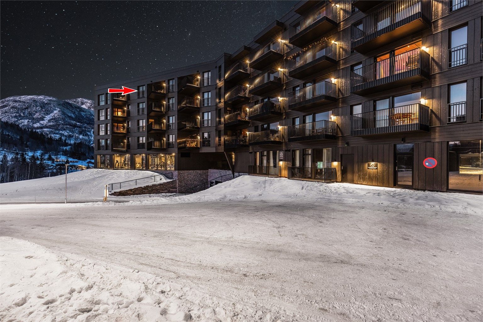 Leiligheten har en attraktiv og usjenert plassering i bygget.