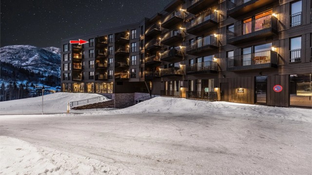 Leiligheten har en attraktiv og usjenert plassering i bygget.