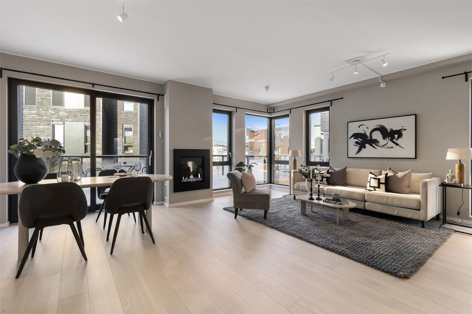 Stuen er malt i delikate og tidsriktige farger