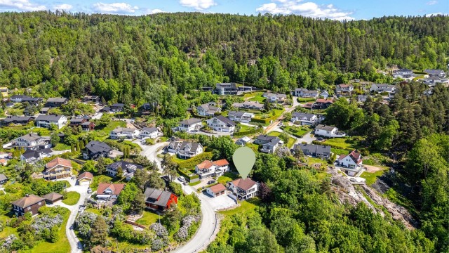 Kjekstadmarka ligger bak boligområdet og har et flott turterreng, sommer som vinter.