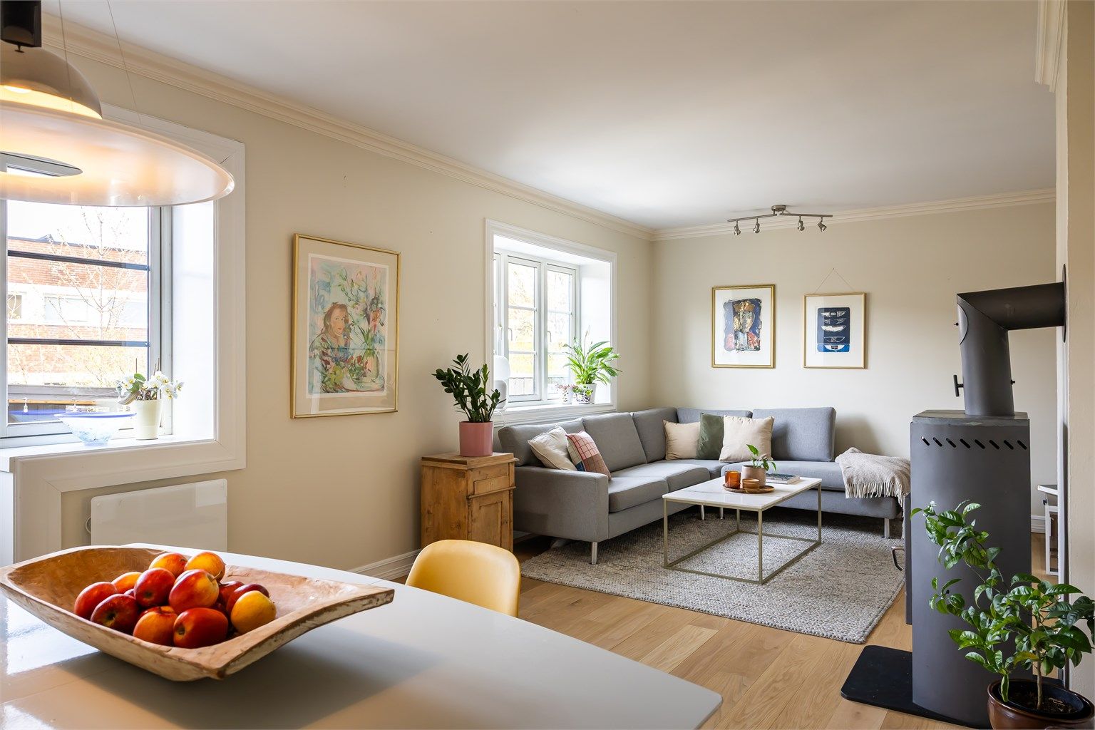 Dette er en unik og tilbaketrukket townhouseleilighet over to plan, med attraktiv beliggenhet i Grønvold Hageby.