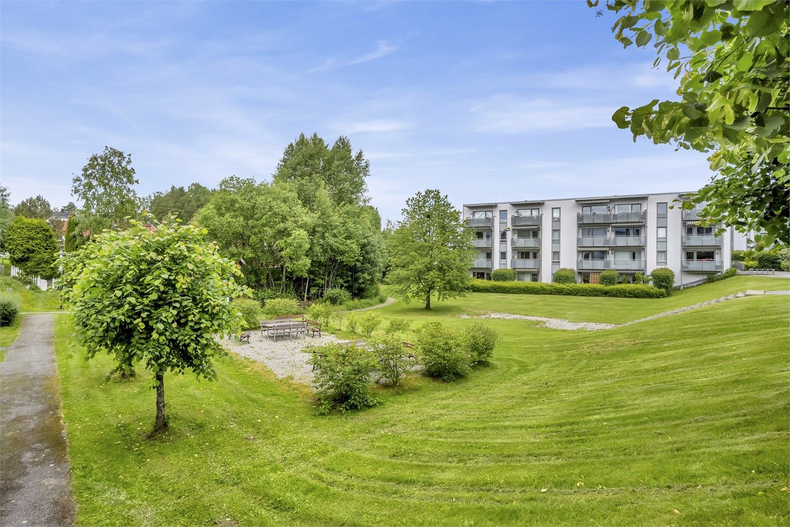 Store, grønne fellesarealer omkranser borettslagene.
