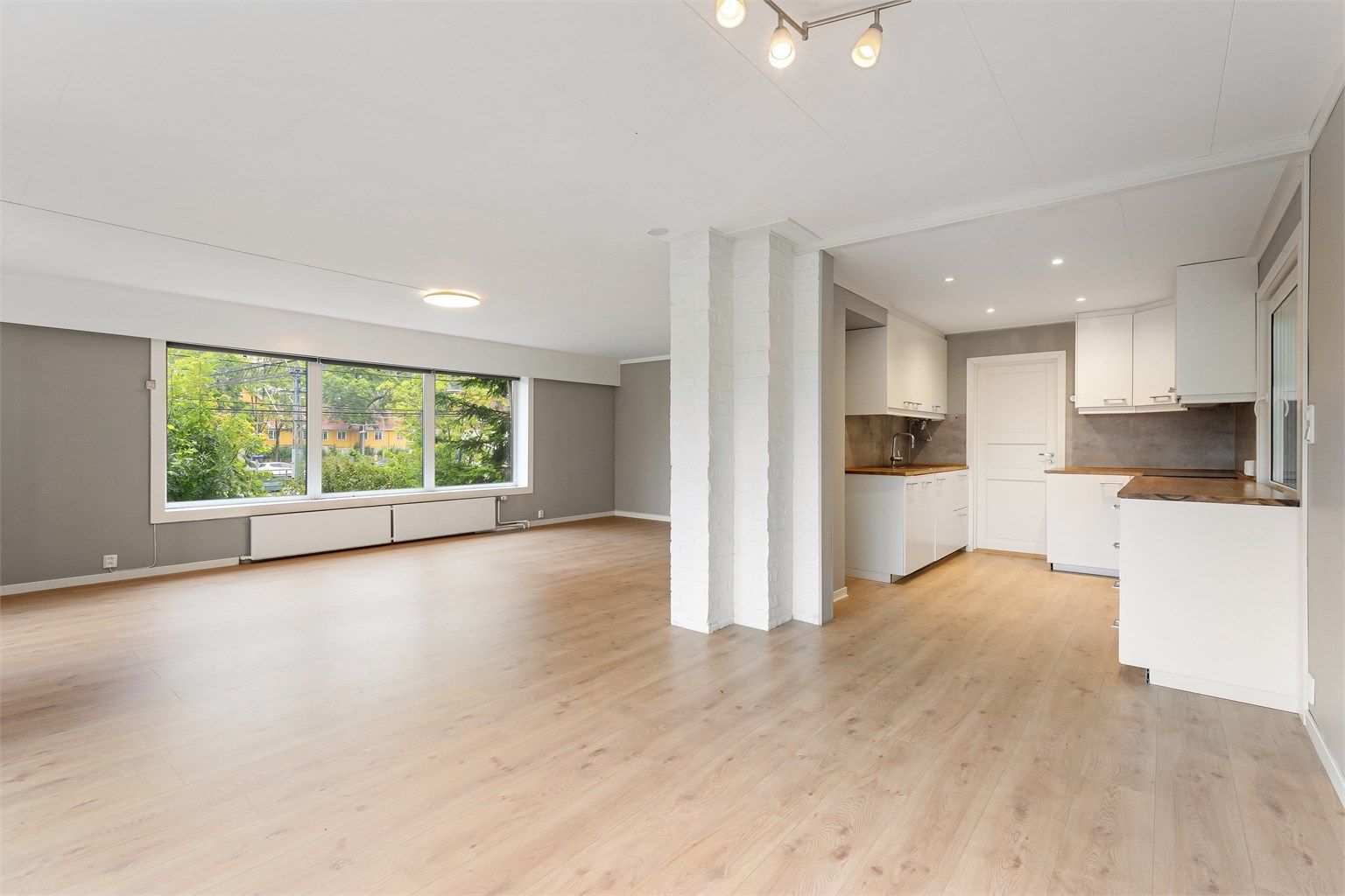 Innholdsrik enebolig med fleksibel planløsning, integrert garasje og egen hybel.
Foto: Zovenfra