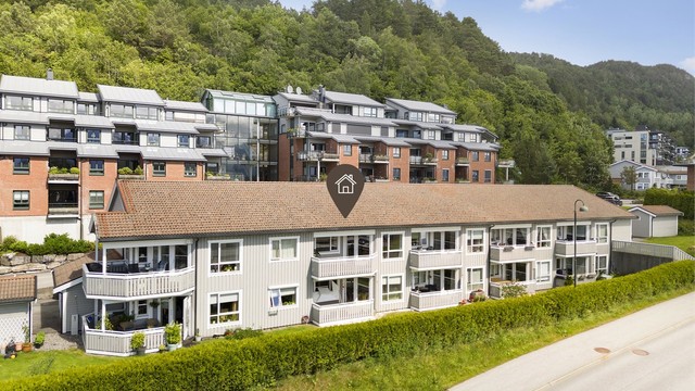 Leiligheten er del av et veldrevet borettslag, med sentral beliggenhet på Blindheim