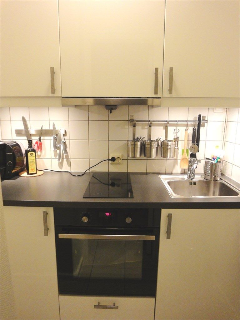 Praktisk kjøkken med integrerte hvitevarer