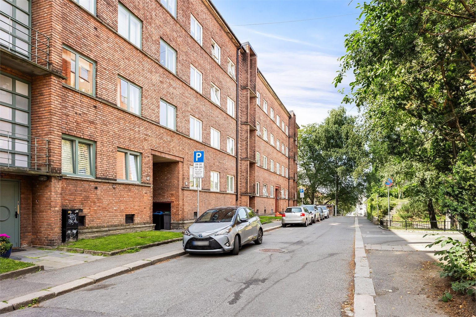Sentral beliggenhet med gangavstand til Majorstuen, et knutepunkt for T-bane, trikk og buss.
