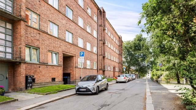 Sentral beliggenhet med gangavstand til Majorstuen, et knutepunkt for T-bane, trikk og buss.
