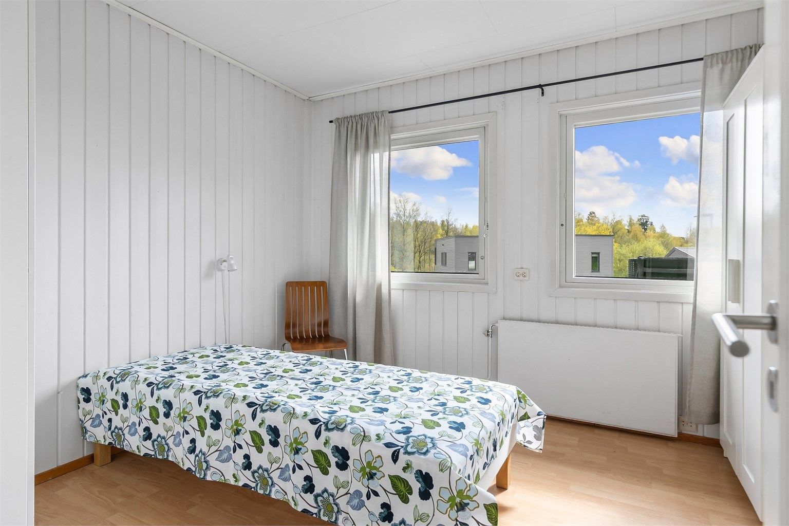 I første etasje er det hele fire soverom
