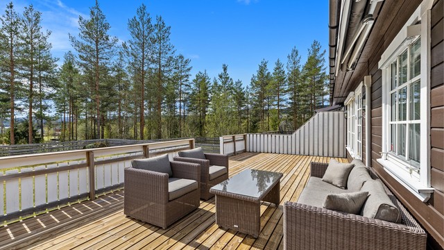 Romslig og solrik terrasse.