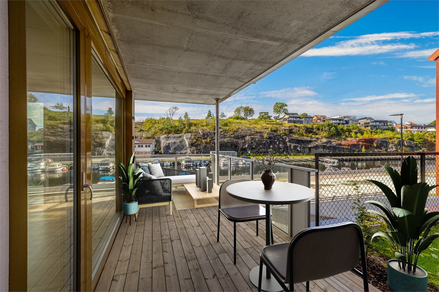 Leiligheten vender mot nordvest og har en kombinasjon av balkong og terrasse.