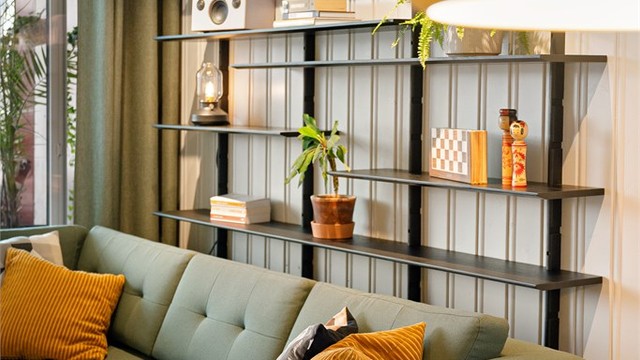 En smart og arealeffektiv stue som er enkel å møblere etter eget ønske.