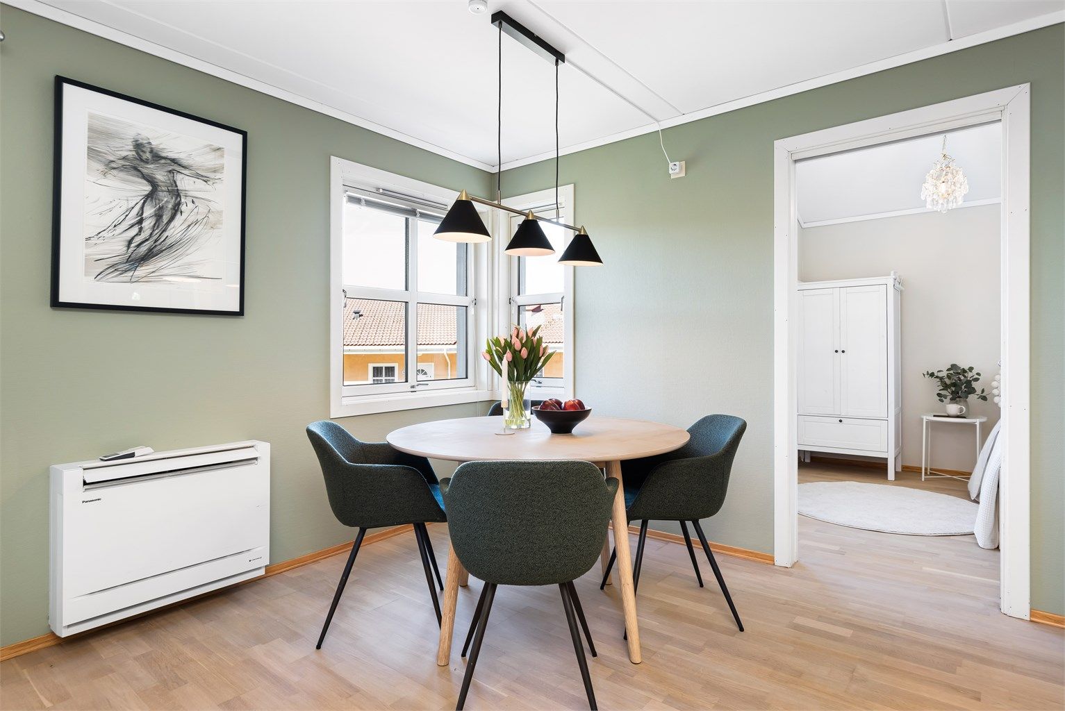 God plass til spisestue. Her kan du nyte en god middag sammen med familie eller venner!