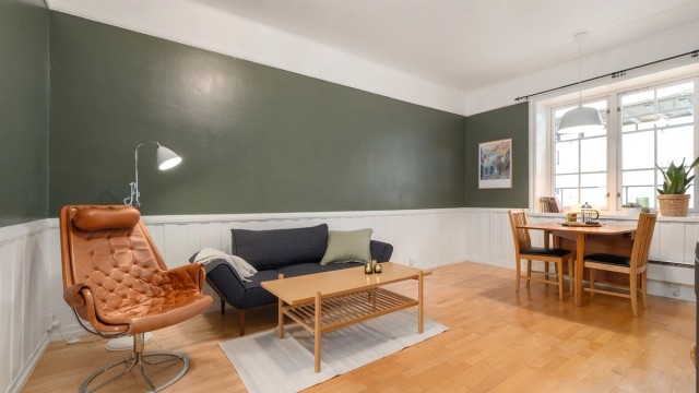 Det er nylig byttet vinduer i leiligheten. Stillaset er nå fjernet.