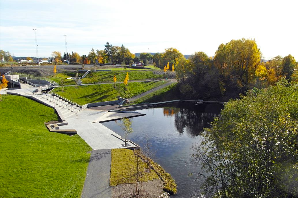 Grorudparken er et grønt og innbydende rekreasjonsområde med flotte turstier, lekeplasser og hyggelige oppholdsarealer for hele familien.