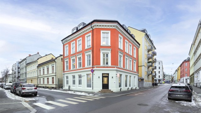 Den sentrale beliggenheten på Majorstuen har nærhet til et komplett servicetilbud, dagligvare, restauranter og god offentlig kommunikasjon.