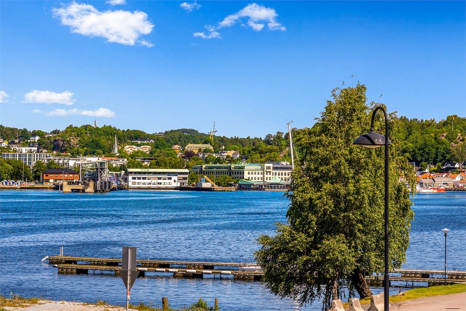 Sandefjord har ingen boplikt, noe som gjør leiligheten til et godt alternativ som en lettstelt fritidsbolig.