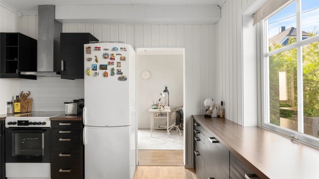 Kjøkkenet ble i 2015 bygget opp på nytt med blant annet nytt støpt gulv, med varmekabler og parkett.